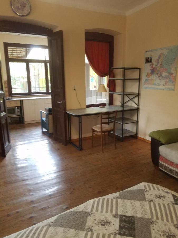 Уиут Ниниа Сад Apartment Tbilisi Exterior photo